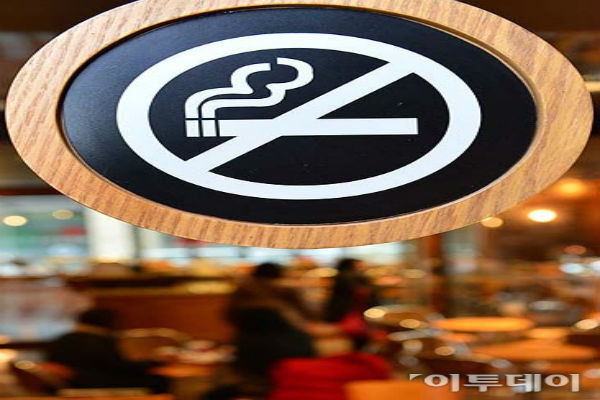 Banning Smoking in Ordinary Cafes / etoday.co.kr