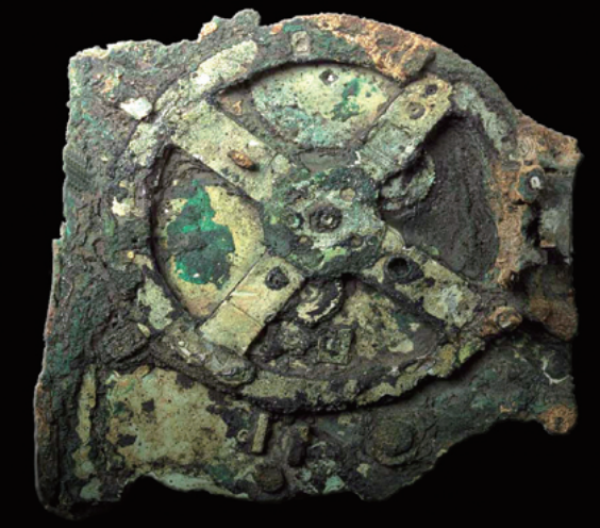 A Picture of Discovered Piece of Antikythera Mechanism/ imgur.com