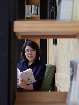Author Lee Geum-yi