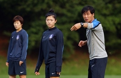 Jeong Sung-chun Coach and Players of the Women's Football Team, Who Were Training for 2014 Asian Games (sports.news.naver.com)