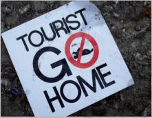 A Slogan Against Tourists (newsone.co.kr)