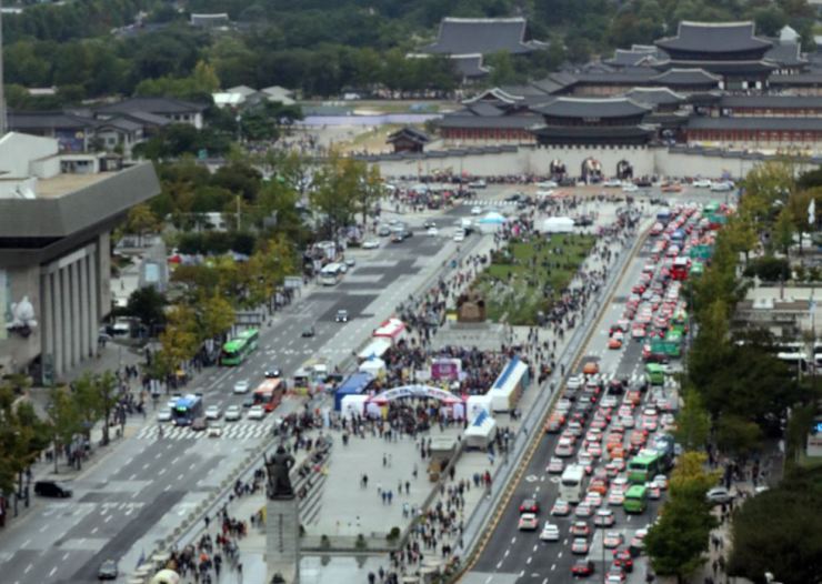 Traffic Jam in Gwanghwamun (koreatimes.co.kr)