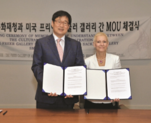 CHA signs an memorandum of understanding (MOU) with the Freer & Sackler Gallery. (cha.go.kr)