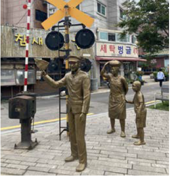 Sculptures in Ttang-Ttang Street