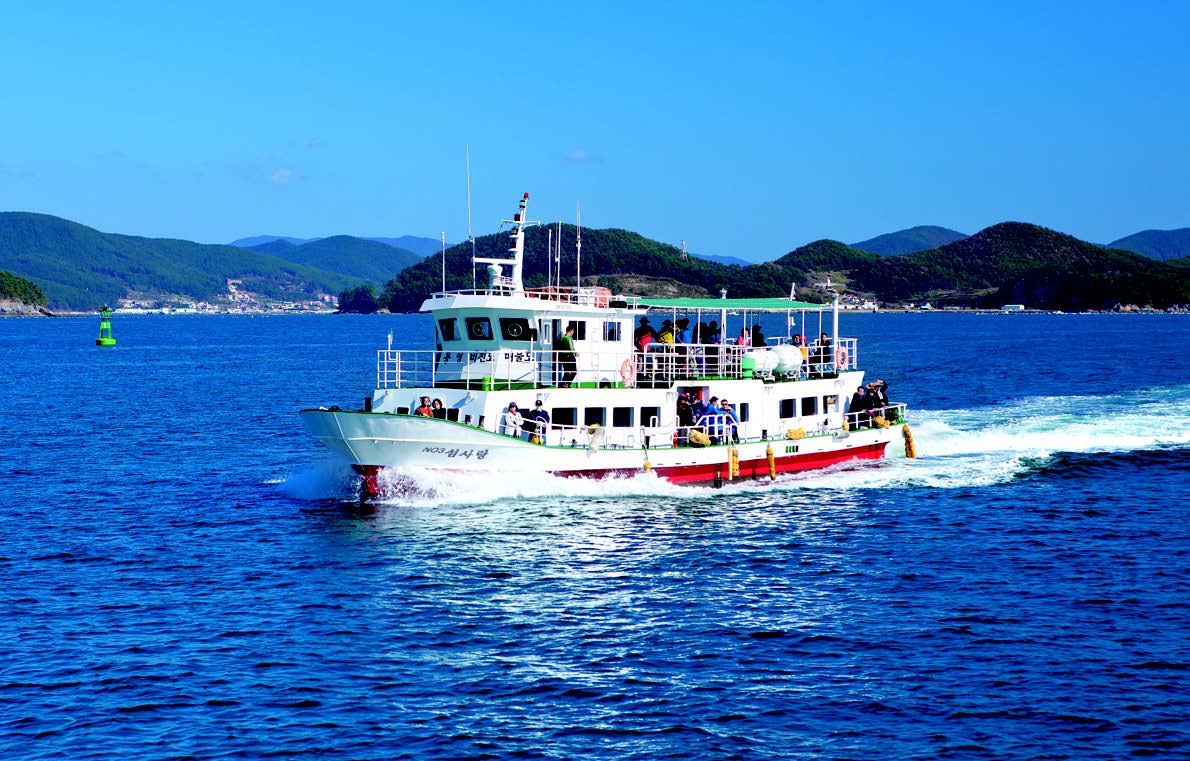 The Ferry That Goes into Bijindo