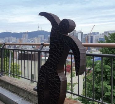 A Sculpture Pointing at the Namsan Tower