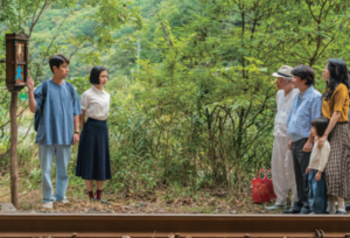 Teaching People How to Cross the Railroad Carefully (joongang.co.kr)