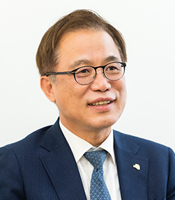 Professor Yoo Ji-beom (skku.edu)