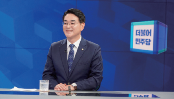 Park Yong-jin Appearing on a Television Program
