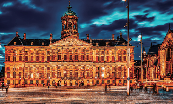 The Royal Palace Amsterdam at Night (musement.com)