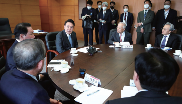 Members of the Federation of Korean Industries Meeting President Yoon (mirae-biz.com)