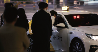 The Pain of the Midnight Taxi Crisis (joongang.co.kr)