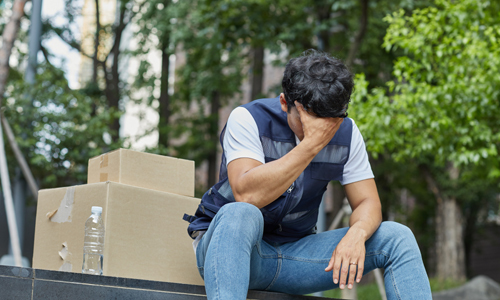 Exhausted Delivery Driver (segye.com)