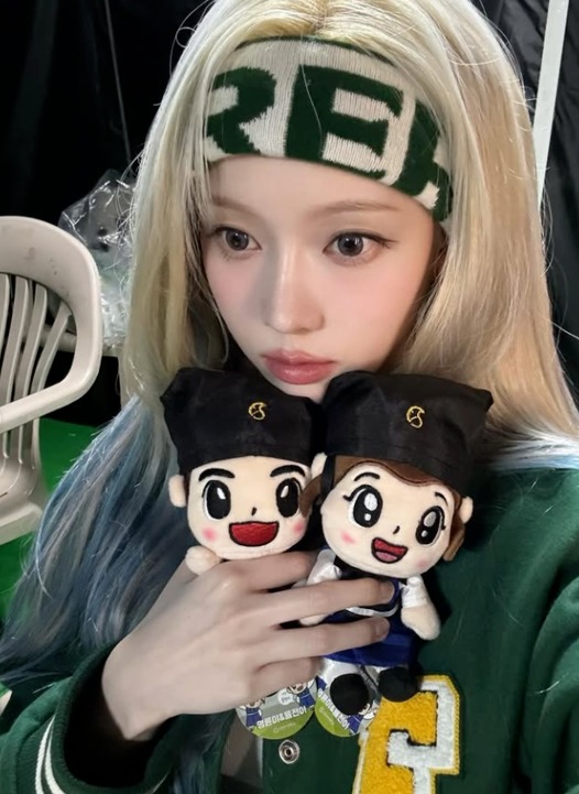 ESKARA’s Dress Code: Dark Green (@imwinter)