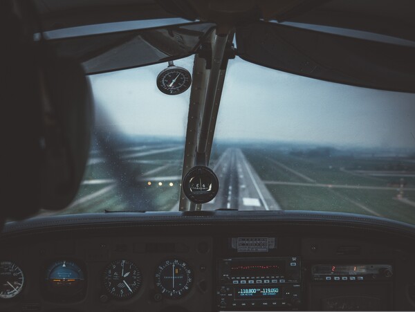 Airplane Cockpit (pixabay.com)