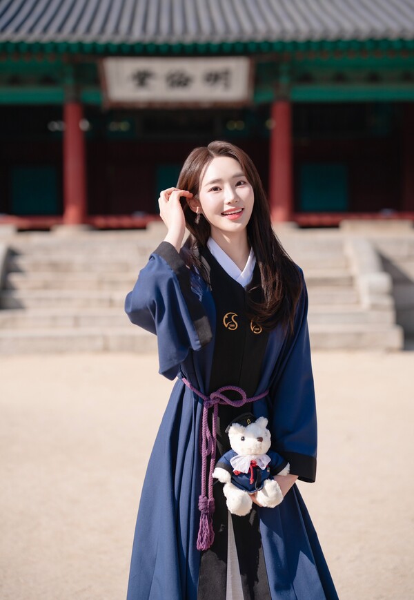 Kim Hee-Yeon, a Proud SKKU Graduate