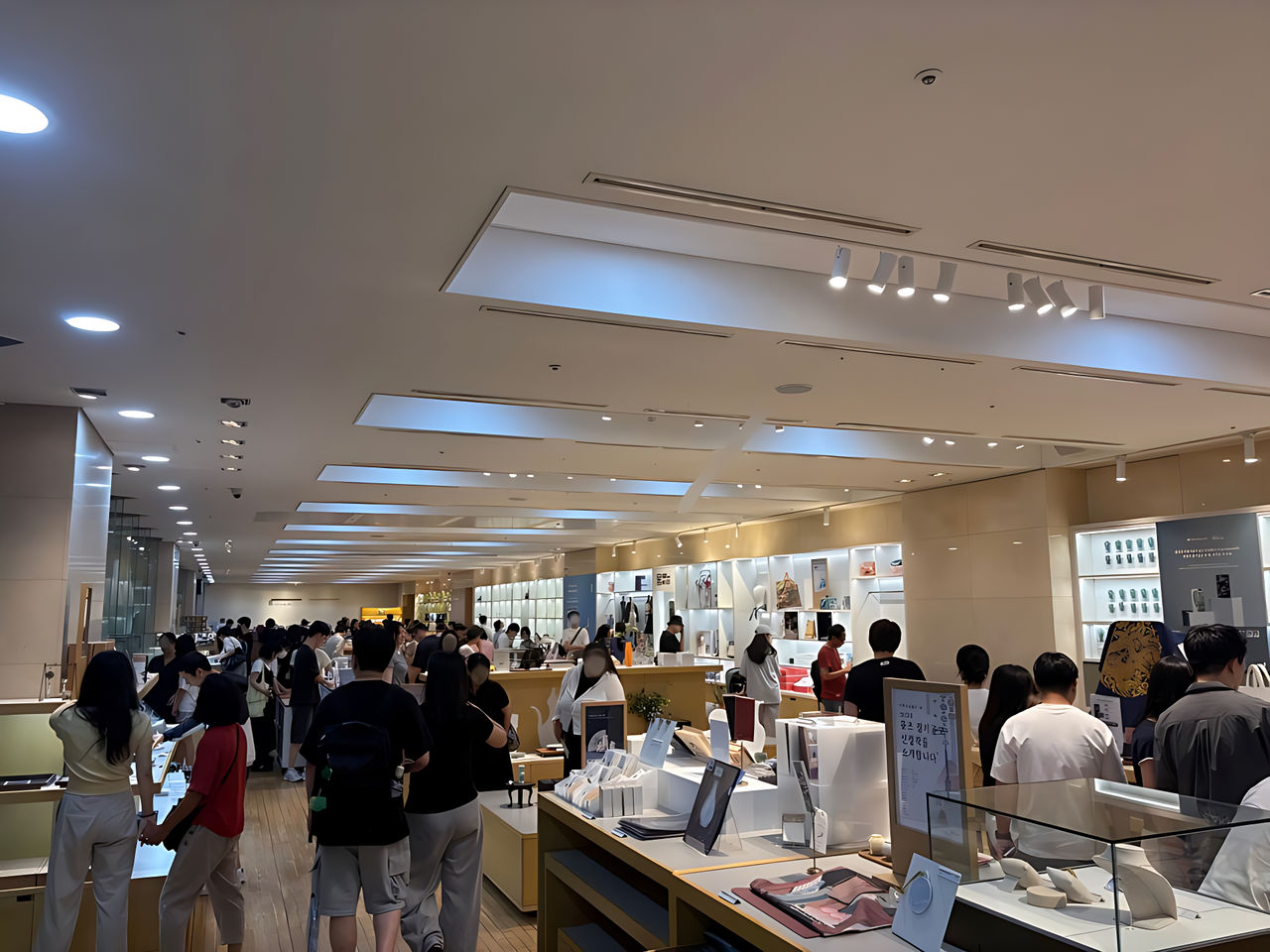 A Shop Where Time Flies