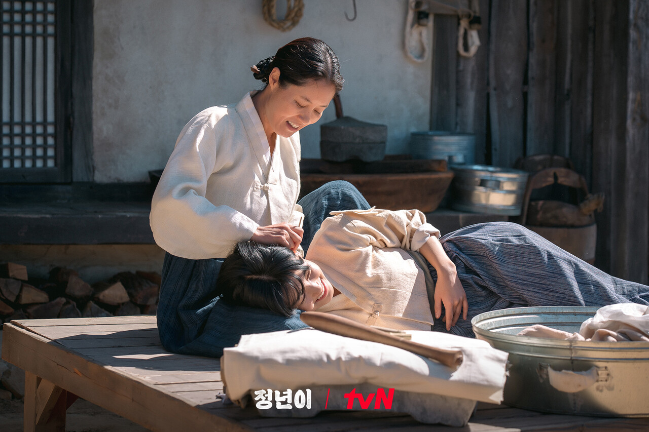 Portrayal of Mother-Daughter Relationship in Jeongnyeon: The Star Is Born (tvn.cjenm.com)